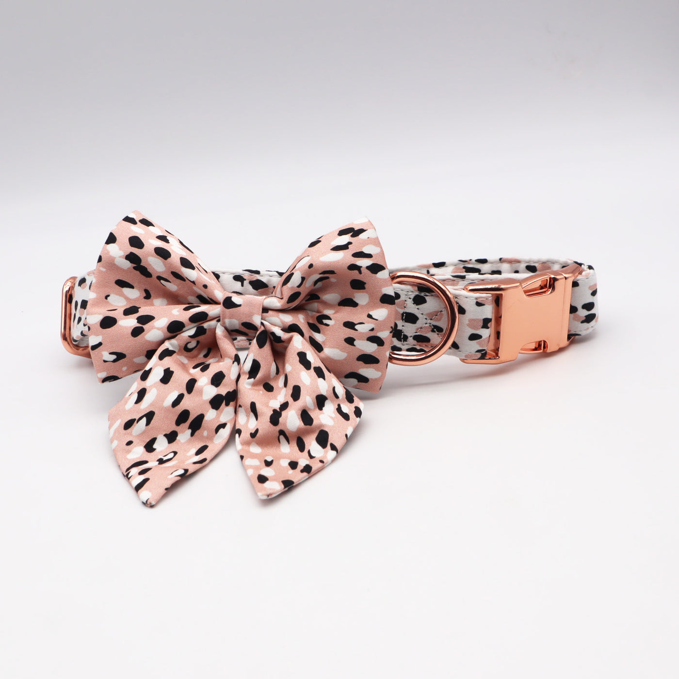 The Harlow Lady Bow Collar